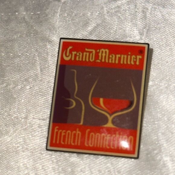 Vintage collectible Grand Marnier French Connection lapel pin - Picture 2 of 4